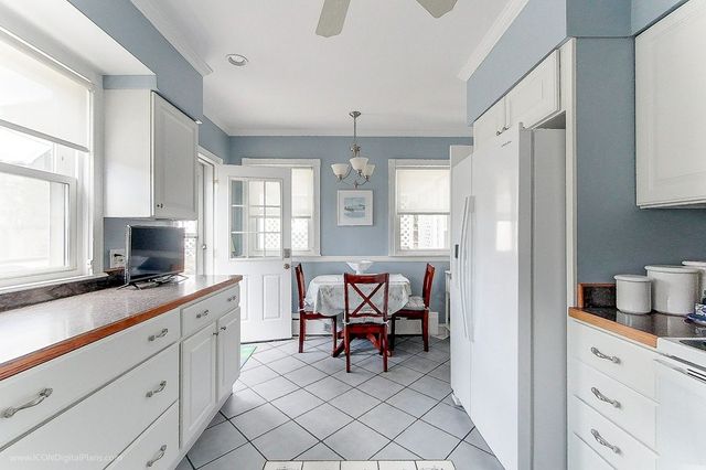 51 Powel Avenue, Newport, RI 02840