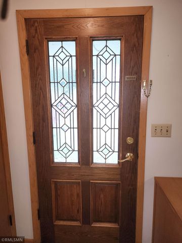 635 Hillcrest Road NE, Hutchinson, MN 55350