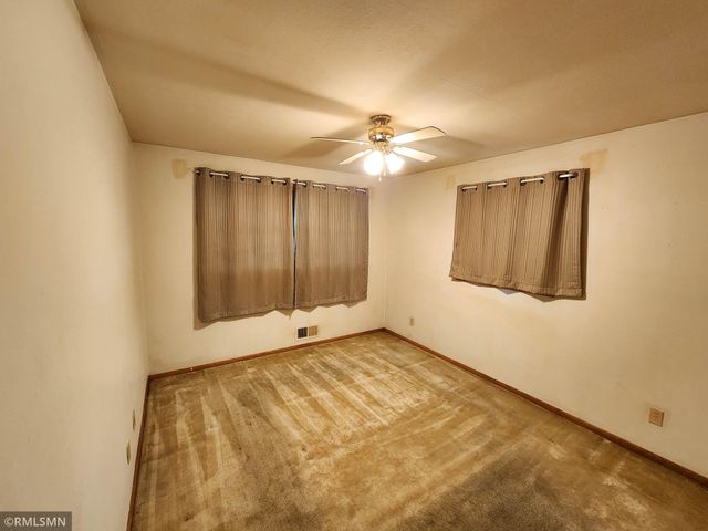 635 Hillcrest Road NE, Hutchinson, MN 55350