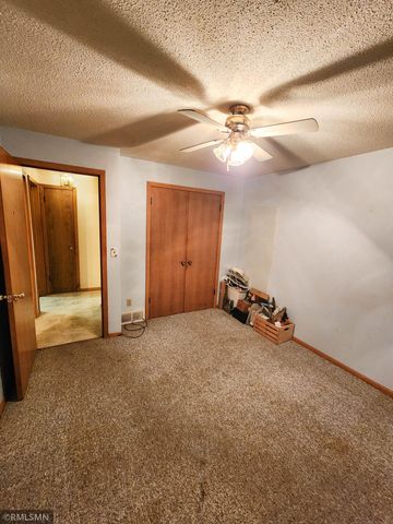 635 Hillcrest Road NE, Hutchinson, MN 55350