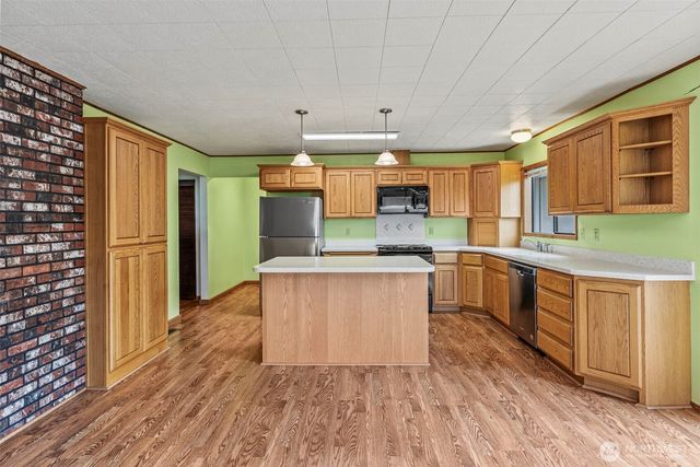 1086 W State Route 4, Cathlamet, WA 98612