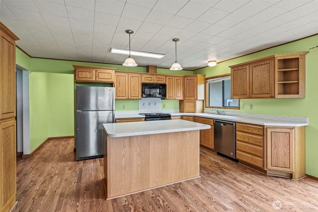 1086 W State Route 4, Cathlamet, WA 98612