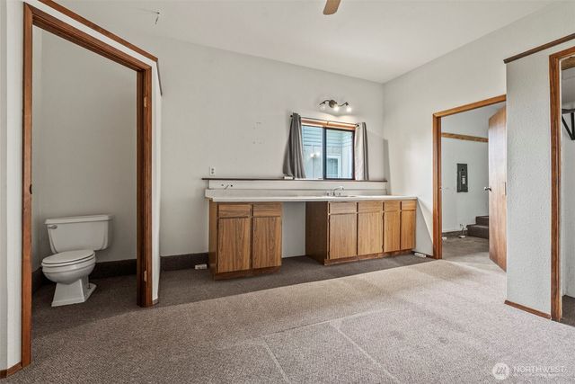 1086 W State Route 4, Cathlamet, WA 98612