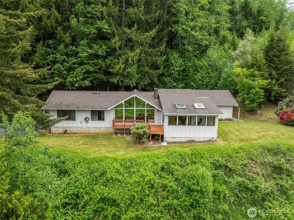 1086 W State Route 4, Cathlamet, WA 98612