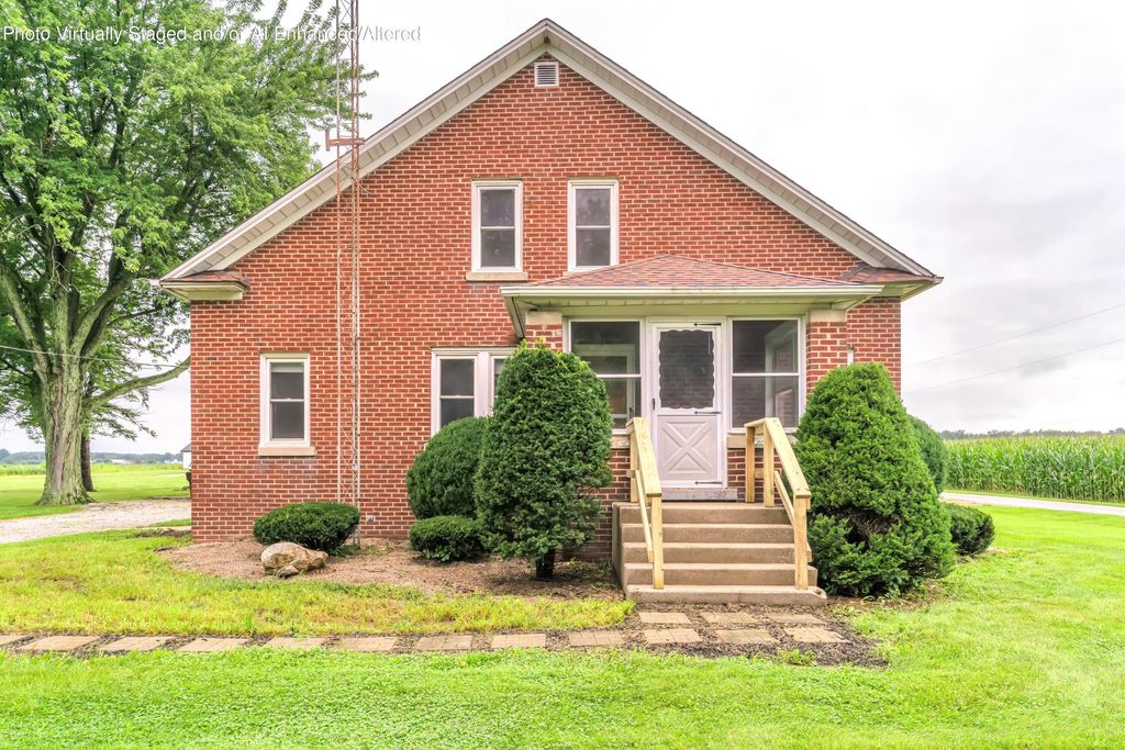 502 S 250 W, Valparaiso, IN 46385