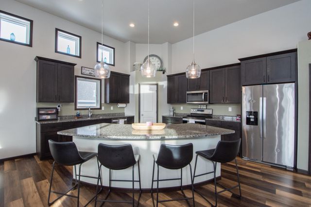 319 6th Street E, Horace, ND 58047