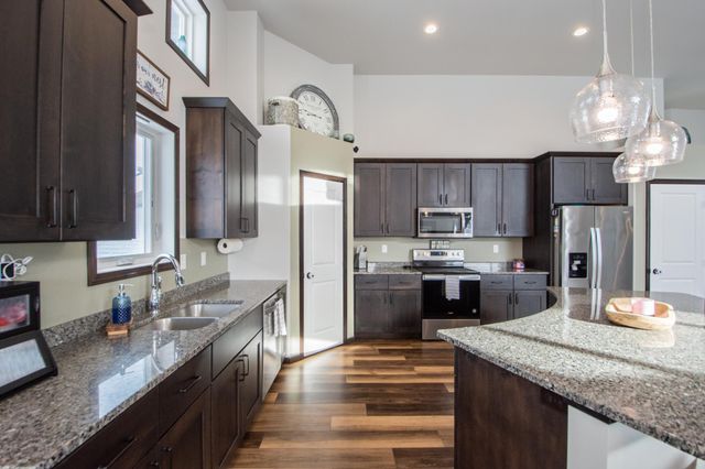 319 6th Street E, Horace, ND 58047