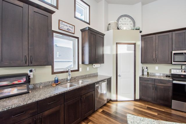 319 6th Street E, Horace, ND 58047