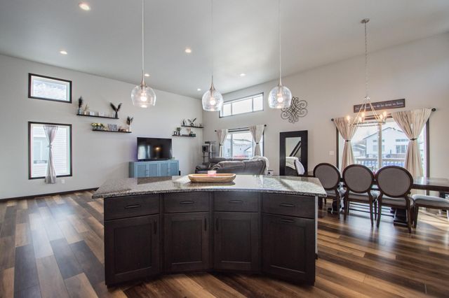 319 6th Street E, Horace, ND 58047