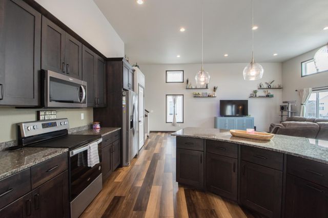 319 6th Street E, Horace, ND 58047