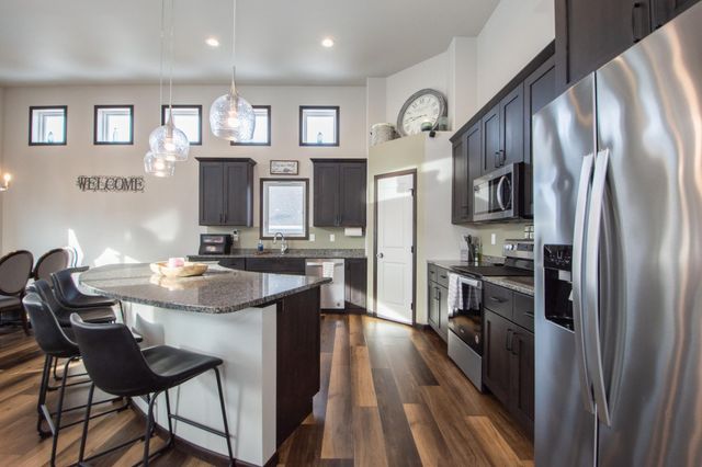 319 6th Street E, Horace, ND 58047