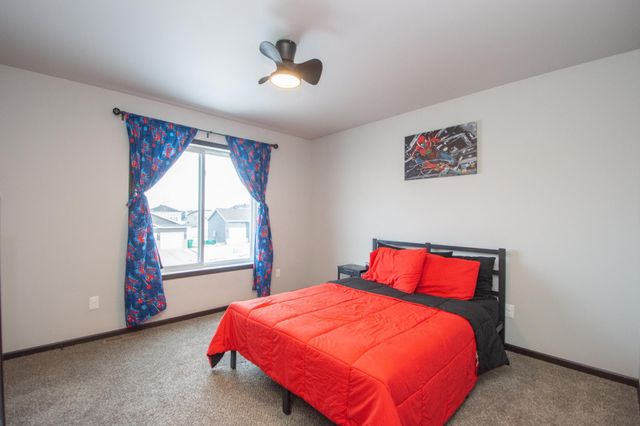 319 6th Street E, Horace, ND 58047