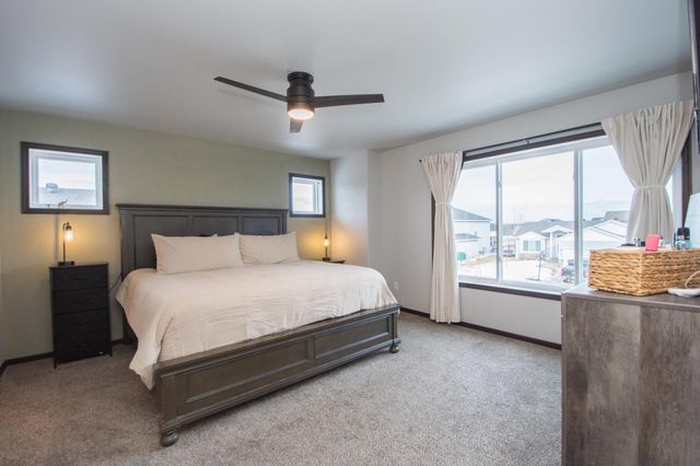 319 6th Street E, Horace, ND 58047