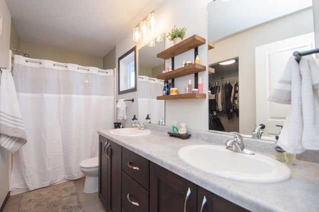 319 6th Street E, Horace, ND 58047