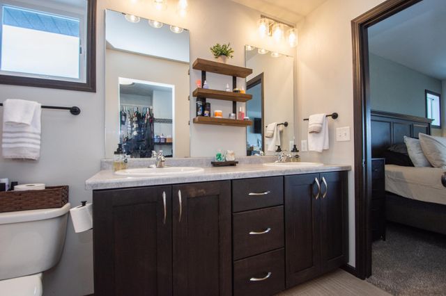 319 6th Street E, Horace, ND 58047