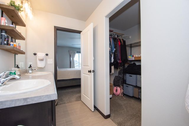 319 6th Street E, Horace, ND 58047