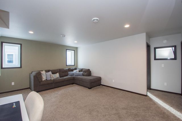 319 6th Street E, Horace, ND 58047