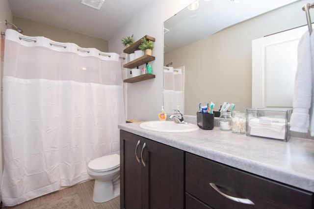 319 6th Street E, Horace, ND 58047