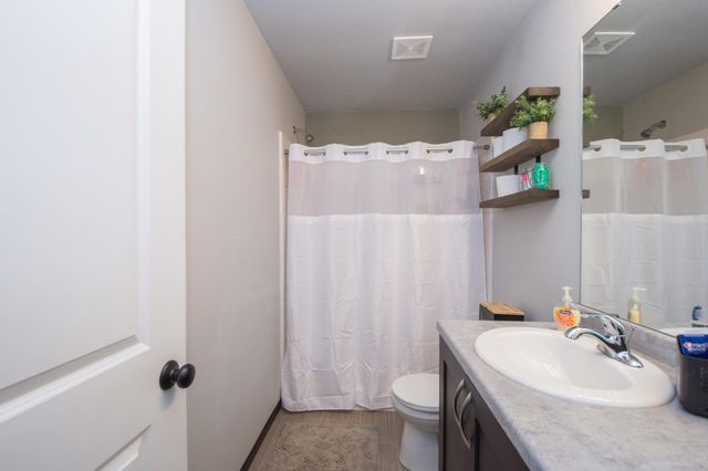 319 6th Street E, Horace, ND 58047