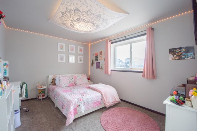 319 6th Street E, Horace, ND 58047