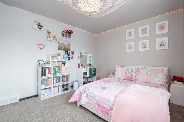 319 6th Street E, Horace, ND 58047