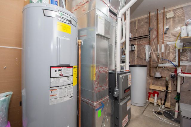 319 6th Street E, Horace, ND 58047