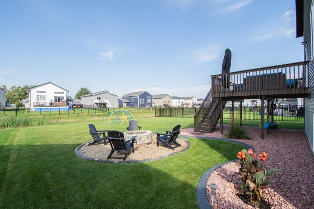 319 6th Street E, Horace, ND 58047