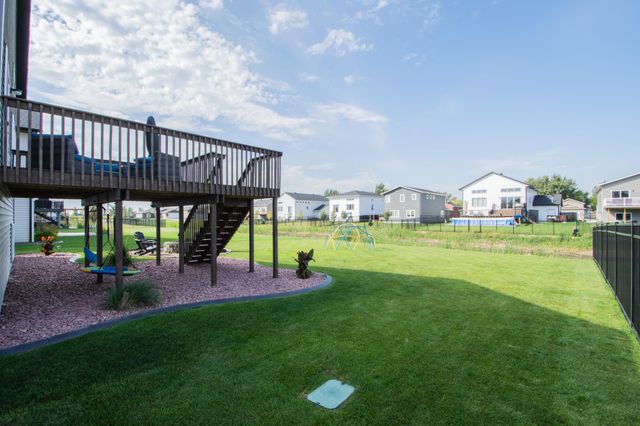 319 6th Street E, Horace, ND 58047