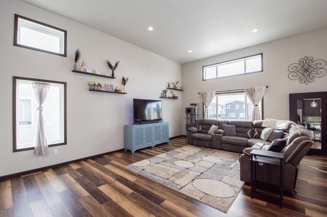 319 6th Street E, Horace, ND 58047