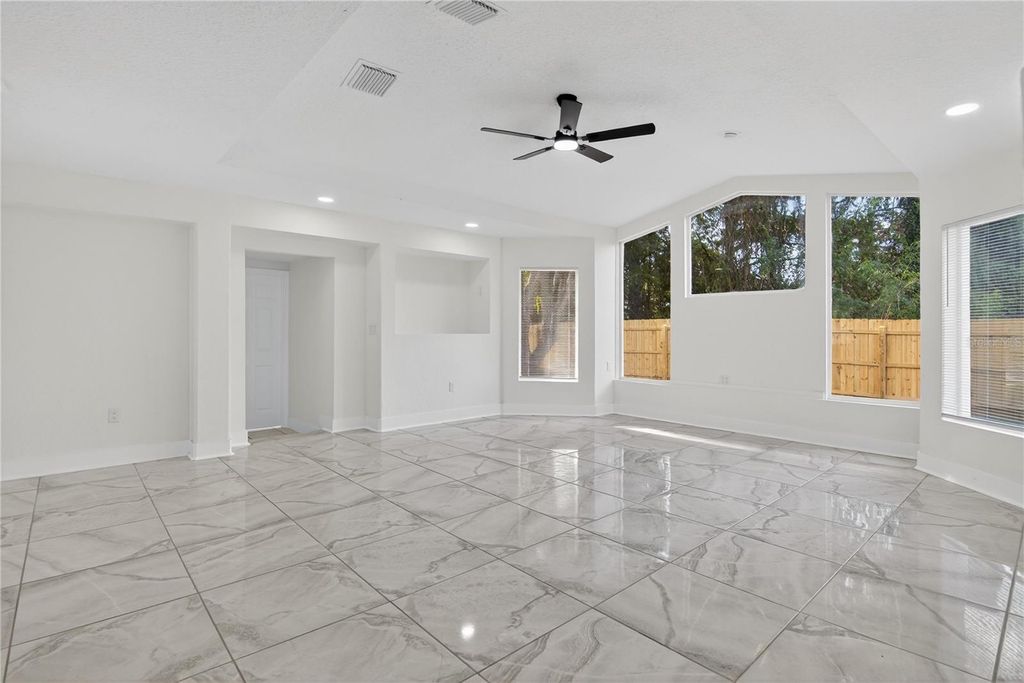 Image 18 of property listing at 3833 IRONWEDGE DRIVE, Orlando, FL 32808