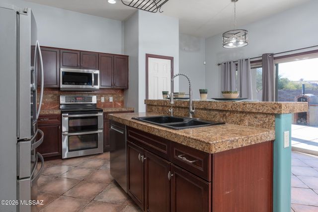 7173 W Dimming Star Drive, Tucson, AZ 85743