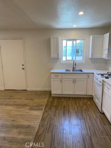 511 E Washington Avenue, Santa Ana, CA 92701