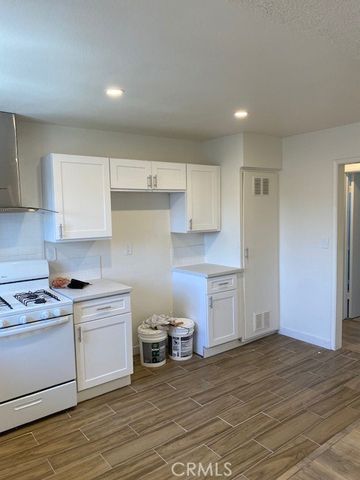 511 E Washington Avenue, Santa Ana, CA 92701