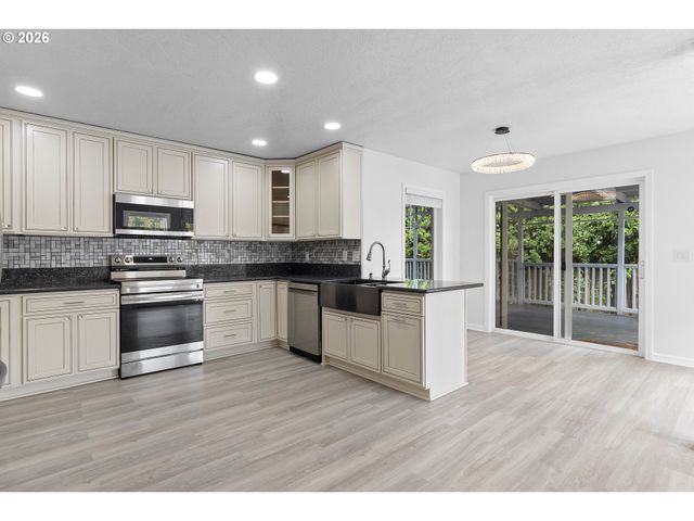 3565 Sw EASTWOOD Pl, Gresham, OR 97080
