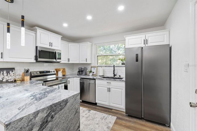 2402 W CYPRESS STREET, Tampa, FL 33609