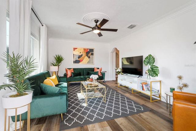 2402 W CYPRESS STREET, Tampa, FL 33609