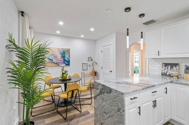 2402 W CYPRESS STREET, Tampa, FL 33609
