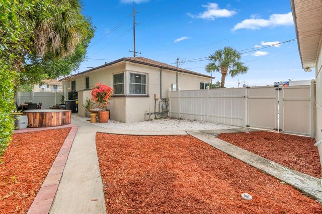 2402 W CYPRESS STREET, Tampa, FL 33609