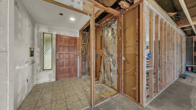 117 Casas Del Sur Street, Granbury, TX 76049