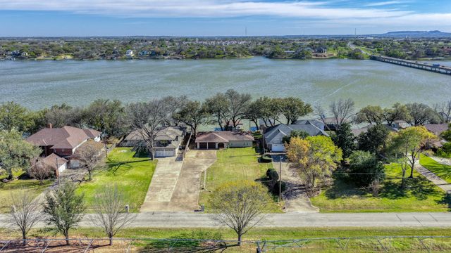 117 Casas Del Sur Street, Granbury, TX 76049