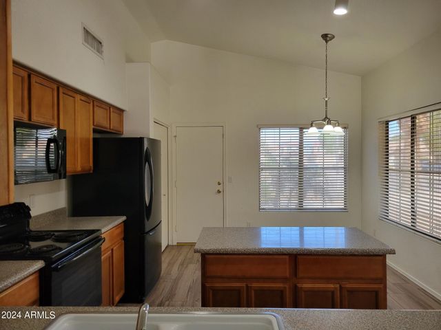 869 E SHEFFIELD Avenue, Gilbert, AZ 85296