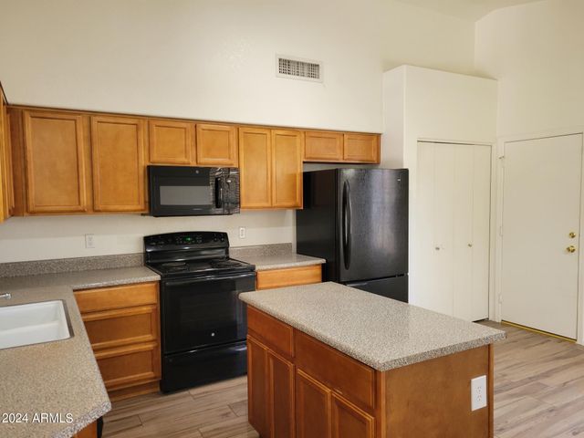 869 E SHEFFIELD Avenue, Gilbert, AZ 85296
