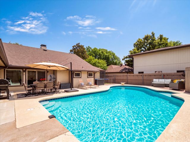 3313 Bobwhite Drive, Bedford, TX 76021