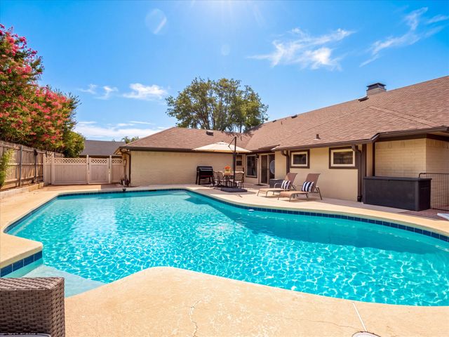 3313 Bobwhite Drive, Bedford, TX 76021