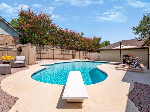 3313 Bobwhite Drive, Bedford, TX 76021