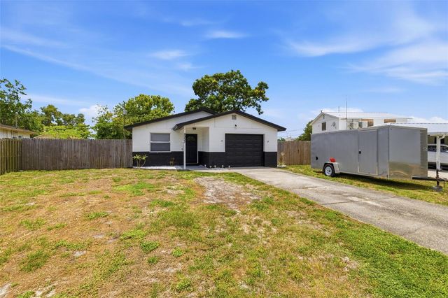 8952 NARCISSUS AVENUE, Seminole, FL 33777