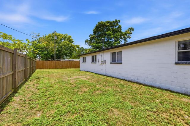 8952 NARCISSUS AVENUE, Seminole, FL 33777