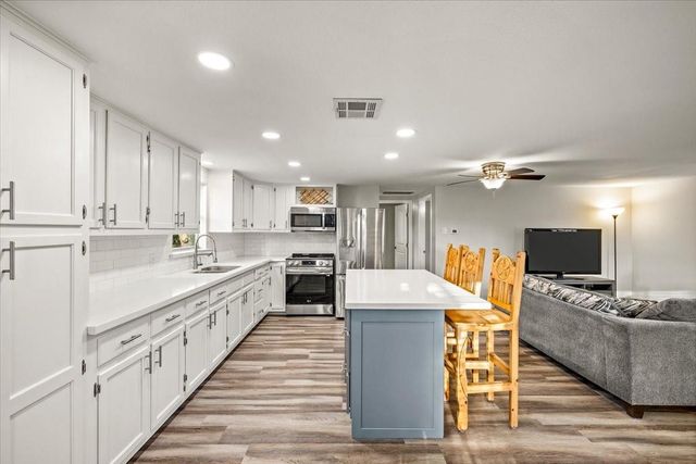 7908 Pin Oak Road, Alvin, TX 77511