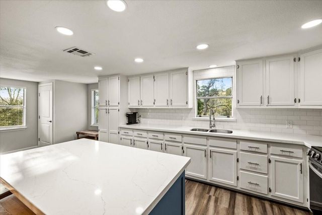 7908 Pin Oak Road, Alvin, TX 77511