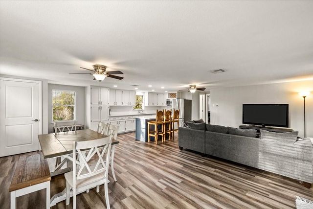 7908 Pin Oak Road, Alvin, TX 77511